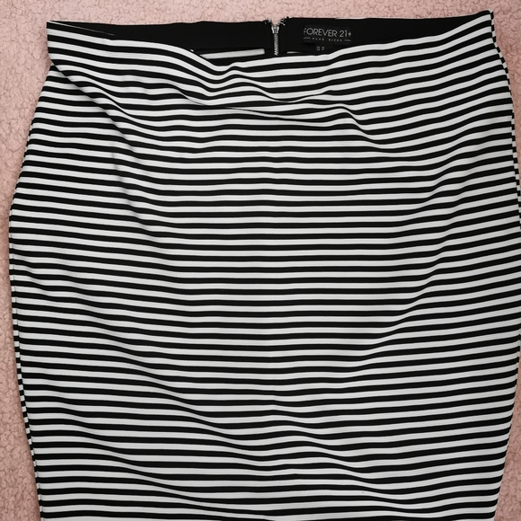Forever 21 Striped Fitted Skirt - Picture 1 of 2